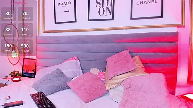 Snapshot of MandyWester chatting on November 16, 2025, 10:35 pm MandyWester online show from November 16, 2025, 10:35 pm