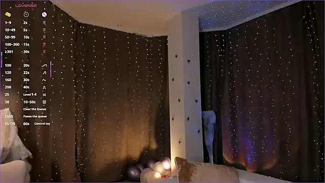 Snapshot of NaokoStifel chatting on October 26, 2025, 1:17 am NaokoStifel online show from October 26, 2025, 1:17 am