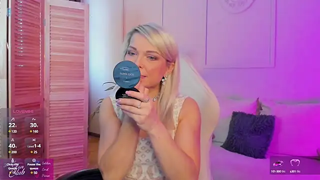 Snapshot of Gloria_Lovely chatting on February 4, 2025, 11:16 am Gloria Lovely online show from February 4, 2025, 11:16 am