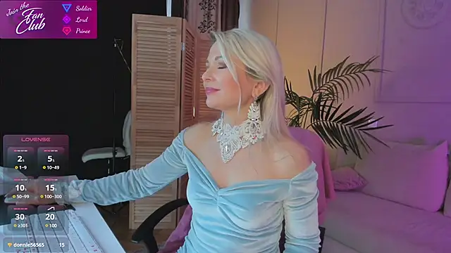 Snapshot of Gloria_Lovely chatting on March 14, 2025, 2:08 pm Gloria Lovely online show from March 14, 2025, 2:08 pm