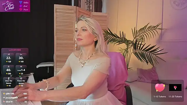 Snapshot of Gloria_Lovely chatting on March 11, 2025, 2:18 pm Gloria Lovely online show from March 11, 2025, 2:18 pm