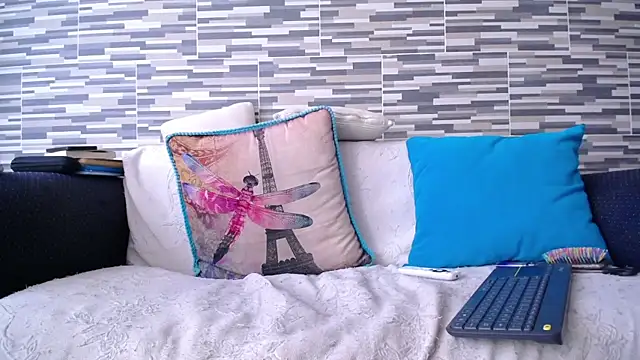 VioletaGomezCo online show from October 28, 2025, 9:58 pm