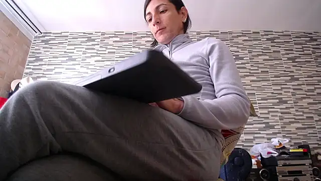 VioletaGomezCo online show from February 18, 2026, 1:51 pm