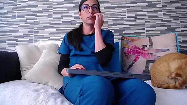 VioletaGomezCo online show from November 13, 2025, 4:44 pm