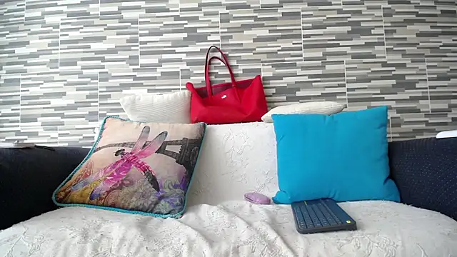 VioletaGomezCo online show from October 18, 2025, 1:46 pm