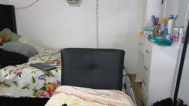 Snapshot of charlotte_077 chatting on November 7, 2025, 3:22 am charlotte 077 online show from November 7, 2025, 3:22 am