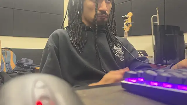 hotcamboy420 online show from November 16, 2025, 5:56 am