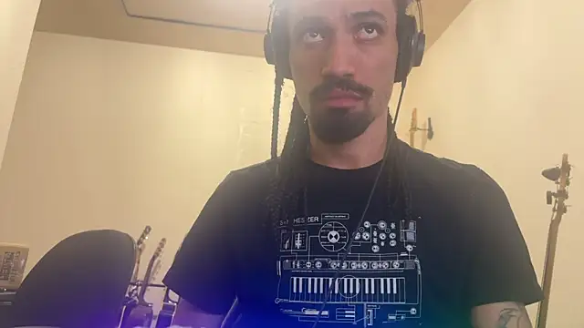 hotcamboy420 online show from October 27, 2025, 3:29 am