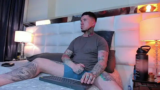 Snapshot of Adam_tatto chatting on October 7, 2025, 12:33 am Adam tatto online show from October 7, 2025, 12:33 am