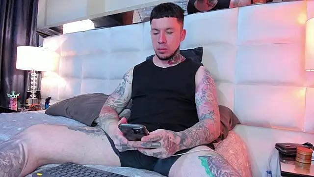 Snapshot of Adam_tatto chatting on October 9, 2025, 3:29 am Adam tatto online show from October 9, 2025, 3:29 am