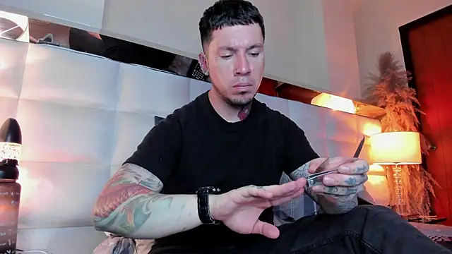 Snapshot of Adam_tatto chatting on November 25, 2025, 4:13 am Adam tatto online show from November 25, 2025, 4:13 am