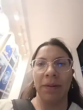 karlamorris  online show from November 5, 2025, 1:47 pm