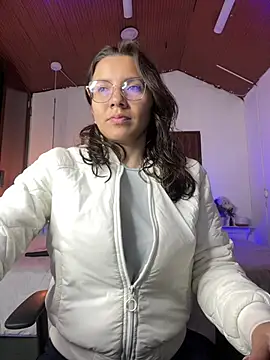 karlamorris  online show from July 4, 2026, 1:15 pm
