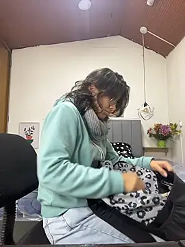 karlamorris  online show from March 17, 2026, 1:14 pm