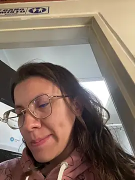 karlamorris  online show from August 4, 2026, 1:15 pm
