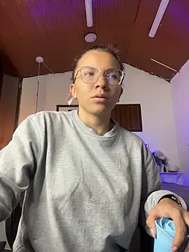 karlamorris  online show from June 29, 2026, 1:22 pm