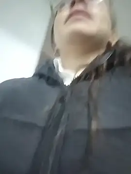 karlamorris  online show from October 17, 2025, 1:24 pm