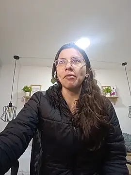 karlamorris  online show from October 14, 2025, 1:45 pm