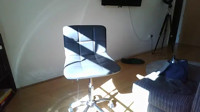 Snapshot of Nizzlivecam chatting on April 23, 2026, 3:13 pm Nizzlivecam online show from April 23, 2026, 3:13 pm