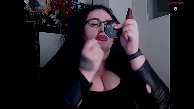 Snapshot of NannaGlossa chatting on November 23, 2025, 11:20 am NannaGlossa online show from November 23, 2025, 11:20 am