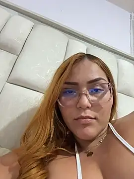 Snapshot of LeahxBarker chatting on July 18, 2026, 6:22 am LeahxBarker online show from July 18, 2026, 6:22 am