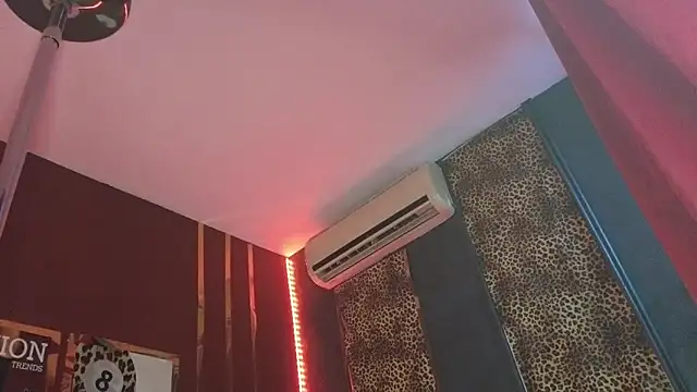 Snapshot of alissa4blonde chatting on November 26, 2025, 6:13 am alissa4blonde online show from November 26, 2025, 6:13 am