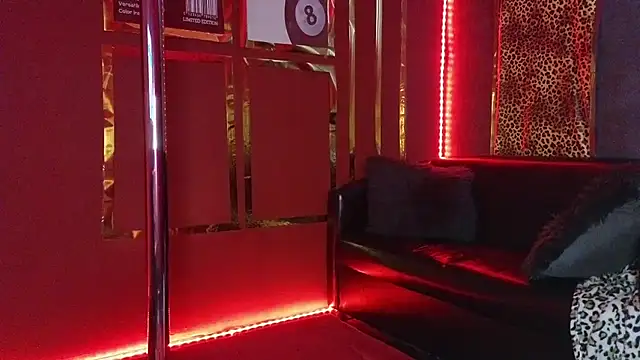 Snapshot of alissa4blonde chatting on November 17, 2025, 6:06 am alissa4blonde online show from November 17, 2025, 6:06 am