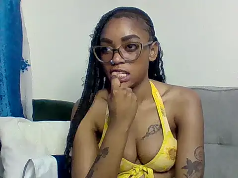 Snapshot of _crystal_princesss chatting on October 22, 2025, 12:10 am crystal princesss online show from October 22, 2025, 12:10 am