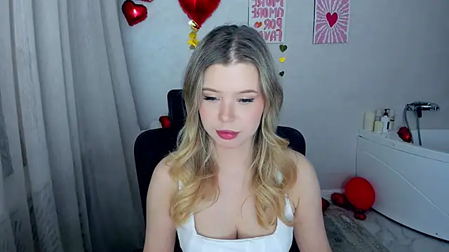 FollowLovee online show from February 16, 2026, 3:49 am