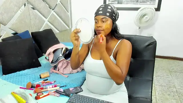EvaxEmma online show from April 30, 2026, 1:29 pm