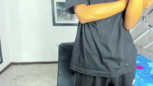 Snapshot of EvaxEmma chatting on October 11, 2025, 1:34 pm EvaxEmma online show from October 11, 2025, 1:34 pm