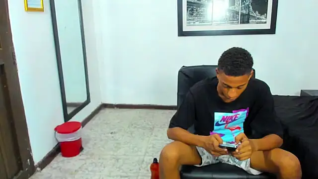 Snapshot of EvaxEmma chatting on October 28, 2025, 3:11 pm EvaxEmma online show from October 28, 2025, 3:11 pm