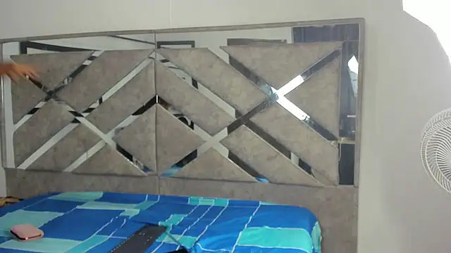 Snapshot of EvaxEmma chatting on October 9, 2025, 1:22 pm EvaxEmma online show from October 9, 2025, 1:22 pm