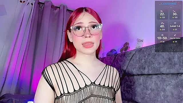 Snapshot of Valentina_Alba chatting on November 30, 2025, 2:23 am Valentina Alba online show from November 30, 2025, 2:23 am