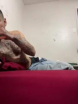 Snapshot of Houstonslong1 chatting on December 16, 2025, 4:06 am Houstonslong1 online show from December 16, 2025, 4:06 am