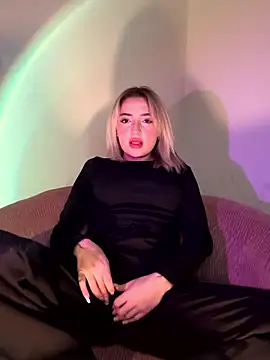 yaprakmericc online show from January 14, 2026, 8:23 pm