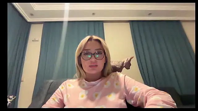 Snapshot of yaprakmericc chatting on November 22, 2025, 11:25 pm yaprakmericc online show from November 22, 2025, 11:25 pm