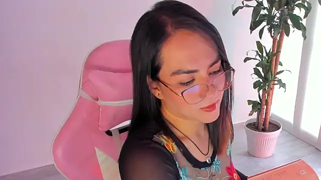 Sofi Martinezz0 online show from September 14, 2025, 7:47 pm