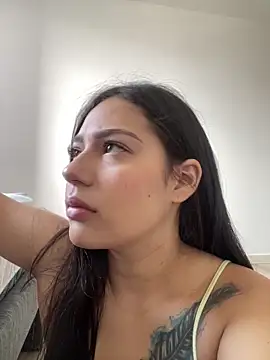 Snapshot of Latina_vanessa chatting on October 9, 2025, 2:06 pm Latina vanessa online show from October 9, 2025, 2:06 pm