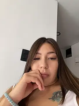 Snapshot of Latina_vanessa chatting on June 17, 2026, 6:29 pm Latina vanessa online show from June 17, 2026, 6:29 pm