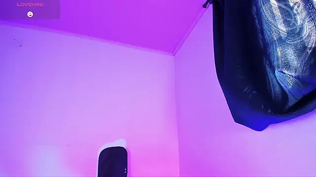 Leticia brownn1 online show from March 12, 2025, 8:20 pm