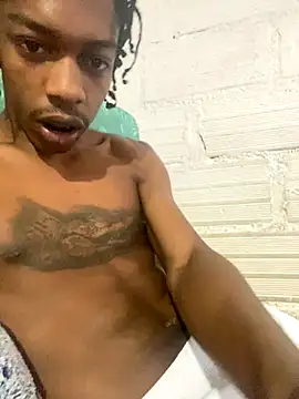 Larry-n-clouds online show from November 30, 2025, 1:01 pm