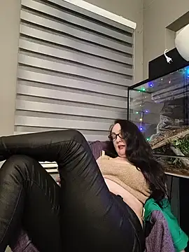 Snapshot of CamilleDesire chatting on November 19, 2025, 5:02 pm CamilleDesire online show from November 19, 2025, 5:02 pm