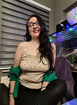 Snapshot of CamilleDesire chatting on October 9, 2025, 5:35 pm CamilleDesire online show from October 9, 2025, 5:35 pm