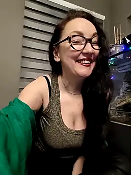 Snapshot of CamilleDesire chatting on December 14, 2025, 5:18 pm CamilleDesire online show from December 14, 2025, 5:18 pm