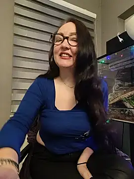 Snapshot of CamilleDesire chatting on November 17, 2025, 4:55 pm CamilleDesire online show from November 17, 2025, 4:55 pm