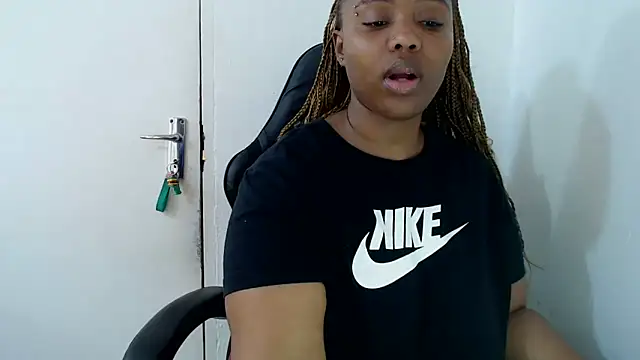 Snapshot of IceBellaCane313 chatting on October 13, 2025, 1:45 pm IceBellaCane313 online show from October 13, 2025, 1:45 pm