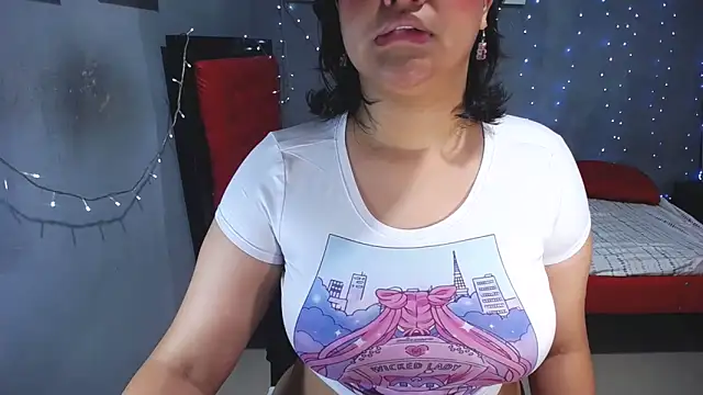 Sweettei online show from April 28, 2026, 11:14 am