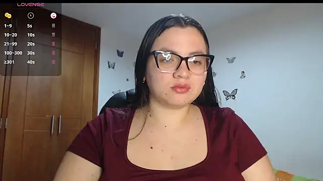 Snapshot of Sarahros1 chatting on October 28, 2025, 4:13 am Sarahros1 online show from October 28, 2025, 4:13 am