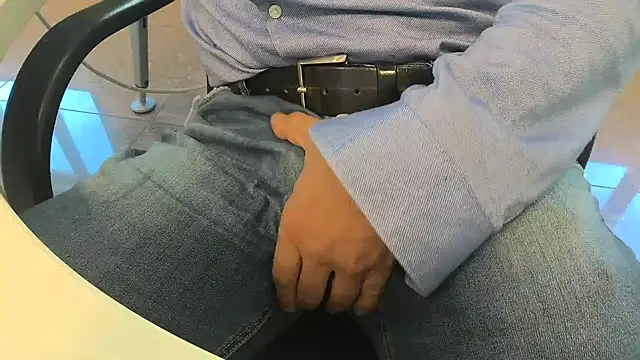 alessandroman2114 online show from October 7, 2025, 10:38 am